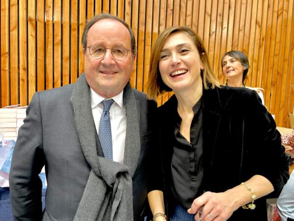 Julie Gayet et son mari François Hollande lors de la 41ème Foire du Livre de Brive dans La Halle Brassens, à Brive-la-Gaillarde, le 11 novembre 2023