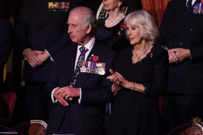 Le roi Charles III d'Angleterre et Camilla Parker Bowles, reine consort d'Angleterre, au Royal British Legion Festival of Remembrance au Royal Albert Hall à Londres