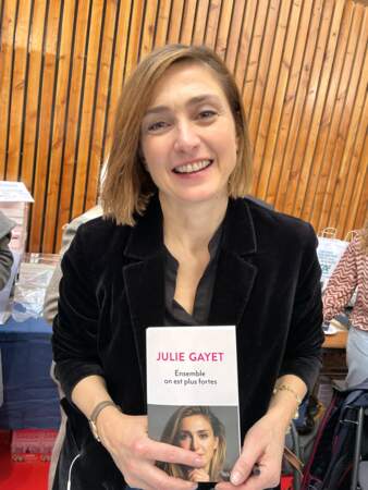 Julie Gayet lors de la 41ème Foire du Livre de Brive dans La Halle Brassens, à Brive-la-Gaillarde, le 11 novembre 2023