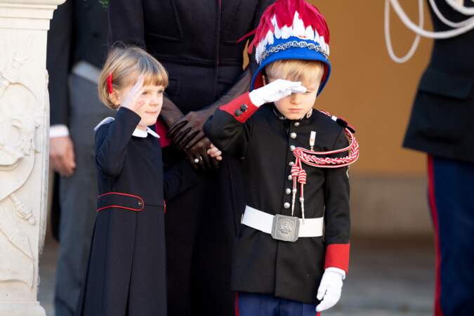 La famille princière assiste à une cérémonie de remise de médaille dans la cours du Palais de Monaco lors de la Fête Nationale 2020 de la principauté de Monaco