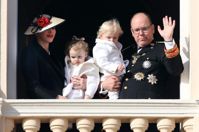 La famille princière de Monaco au balcon lors de la Fête Monégasque à Monaco