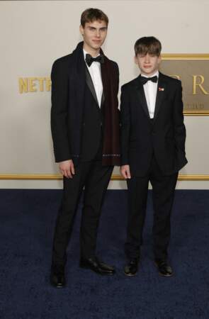 Les acteurs Fflyn Edwards et Rufus Kampa interprèteront les princes William et Harry quand ils étaient adolescents.