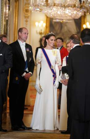 Kate Middleton dans sa robe "Anemone" au dîner d'Etat dans le cadre de la visite officielle de Yoon Suk Yeol (président de la Corée du Sud) et sa femme Kim Keon Hee le 21 novembre 2023