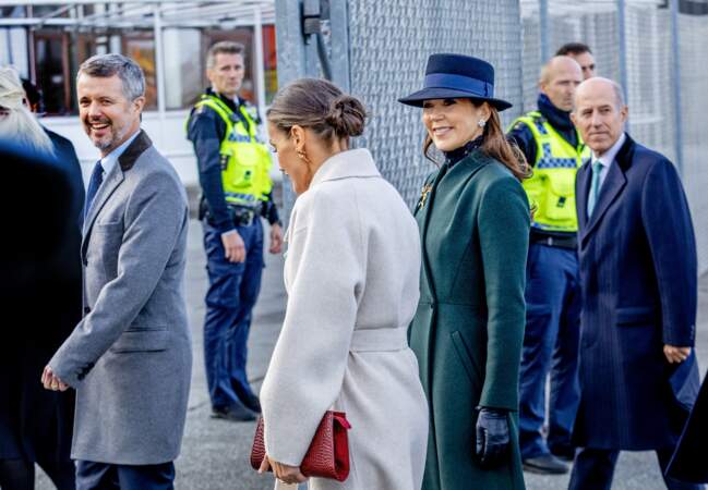 La princesse Mary de Danemark accueille le roi Felipe VI et la reine Letizia d’Espagne, à leur arrivée à Copenhague