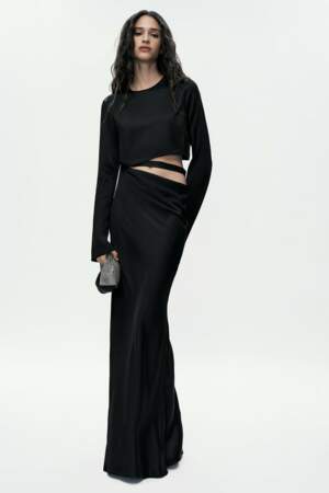 Robe noire satinée à fente Zara, 59,95€