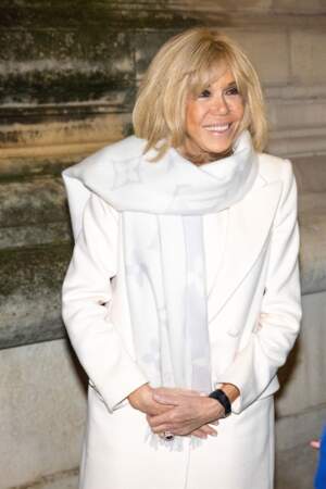 Brigitte Macron en total look blanc à l'ouverture de l'exposition "Sculpter les sens" d'Iris van Herpen au Musée des Arts Décoratifs de Paris