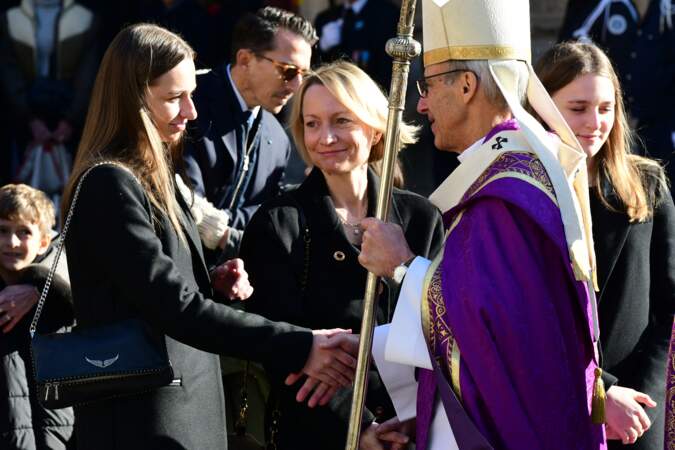 Caroline Collomb avec ses filles Clémence et Camille à la sortie des obsèques de Gérard Collomb en la cathédrale Saint-Jean à Lyon le 29 novembre 2023