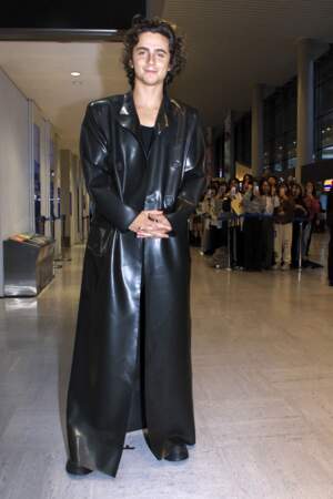  Timothée Chalamet à son arrivée à l'aéroport international Narita à Tokyo le 18 novembre 2023