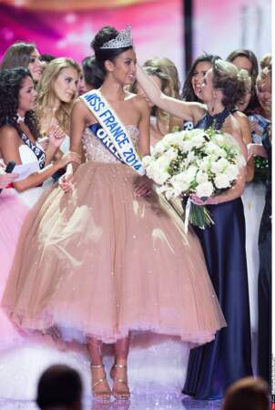 Flora Coquerel, Miss France 2014, en robe de tulle rose effet ballerine