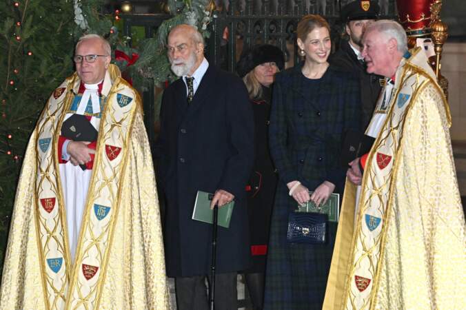 Le prince Michael de Kent et Lady Gabriella Kingston quittent l'abbaye de Westminster après la cérémonie de chants royaux, le 8 décembre 2023