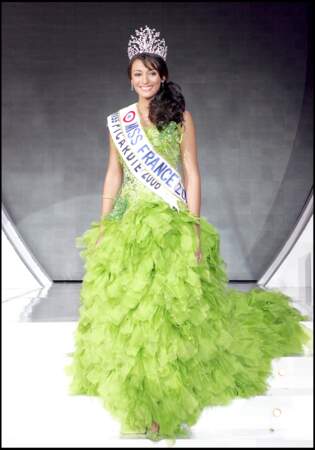 Rachel Legrain-Trapani, Miss France 2007, en robe verte à froufrous et bustier brodé de perles