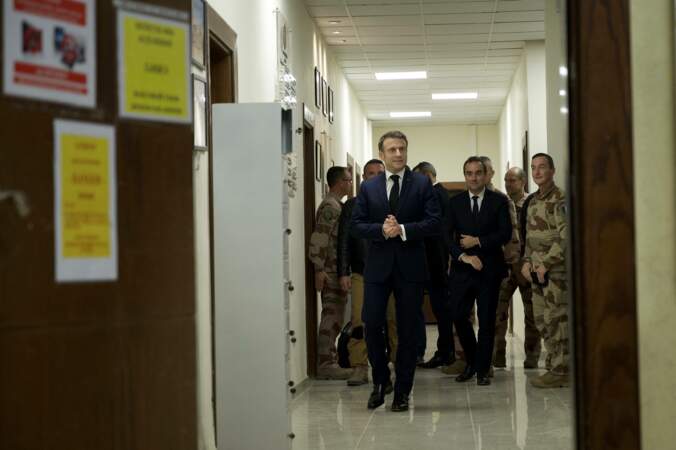 Emmanuel Macron a eu l'occasion de faire une visite des locaux de la base