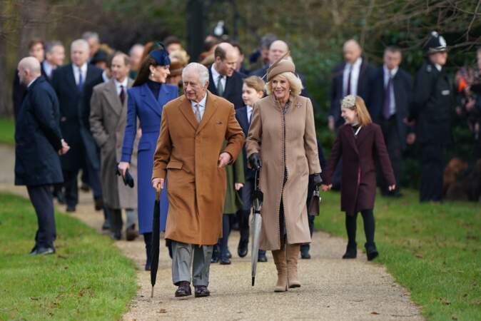 Le roi d'Angleterre et son épouse, la reine Camilla, le 25 décembre 2023