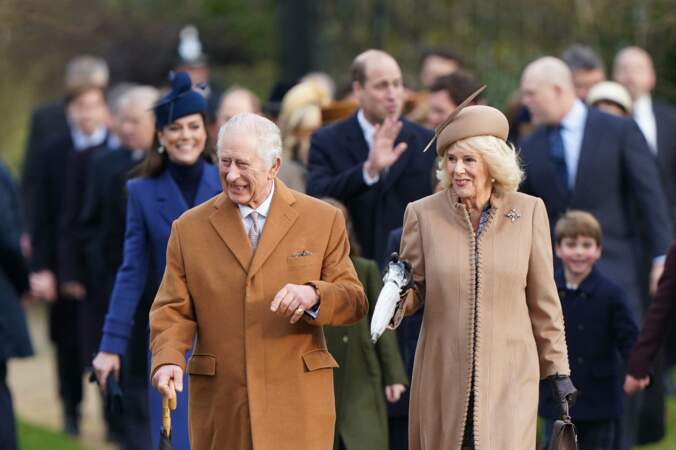 Le roi Charles III et la reine Camilla en tenues assorties (25 décembre 2023)
