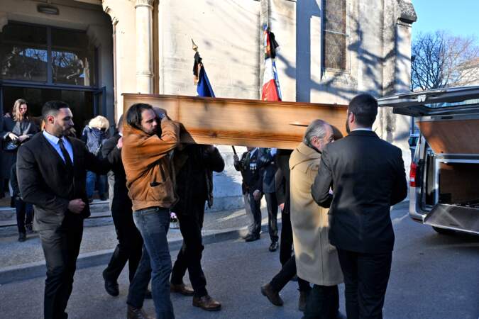 Jules, le fils de Guy Marchand, a porté le cercueil de son père, lors des obsèques de Guy Marchand, en l'église Saint-Pierre-ès-Liens, à Mollégès, le 27 décembre 2023.