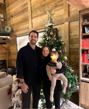 Ilona Smet, Kamran Ahmed et leur fils Harrison ont partagé une adorable photo à l'occasion de Noël