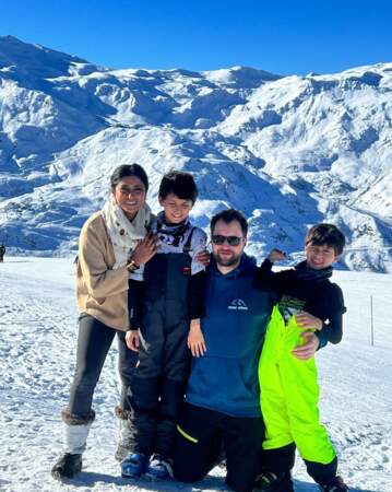 Prisca Thevenot en vacances au ski avec sa famille pour Noël 