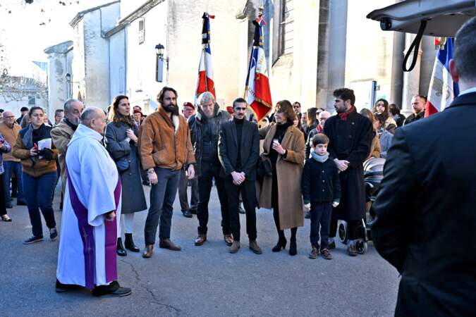 Les obsèques de Guy Marchand, célébrées en l'église Saint-Pierre-ès-Liens, à Mollégès, le 27 décembre 2023.