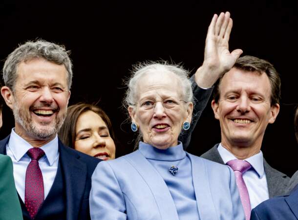 La reine Margrethe II de Danemark, entouré de ses fils le prince héritier Frederik et le prince Joachim lors de la célébration de son 83ème anniversaire, à Copenhague, le 16 avril 2023
