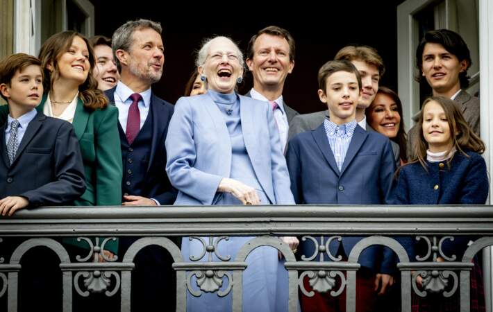 La reine Margrethe II entourée de l'ensemble de la famille royale danoise lors de la célébration de son 83ème anniversaire, à Copenhague, le 16 avril 2023