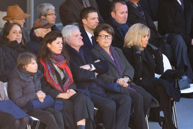Martine Aubry, aux côtés de sa famille et de la Première dame Brigitte Macron, lors de l'hommage national à Jacques Delors, dans la cour d’honneur de l’Hôtel national des Invalides, à Paris, le 5 janvier 2024.