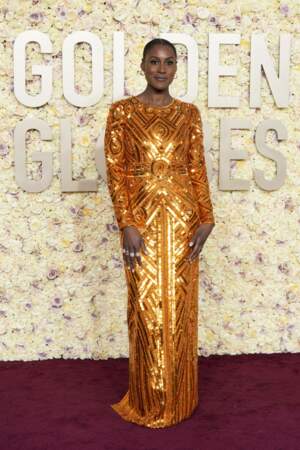 Issa Rae en robe à sequins dorés pour la 81ème cérémonie des Golden Globes Awards 