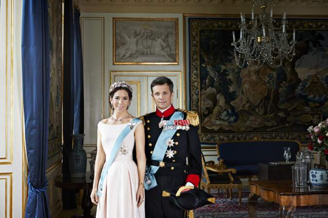 La princesse Mary et le prince Frederik de Danemark posent lors d'une photo officielle au palais d'Amalienborg à Copenhague, le 8 avril, 2014.
