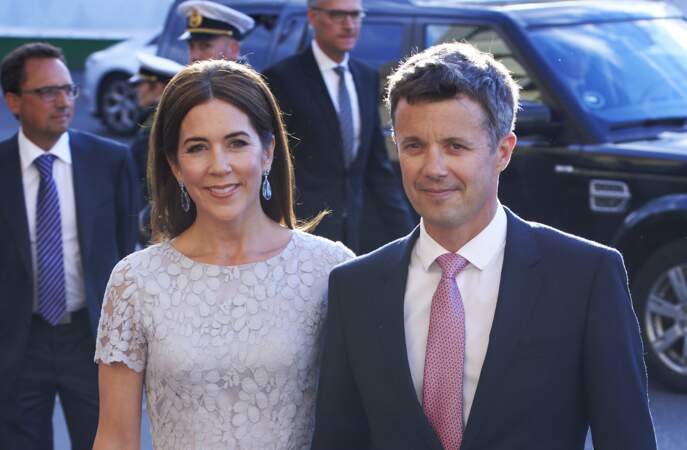 Le prince Frederik et la princesse Mary du Danemark assistent à une soirée de gala à Copenhague au Danemark le 25 juin 2014.