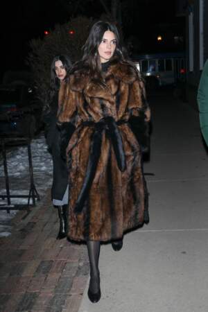 Kendall Jenner en manteau en fourrure Phoebe Philo à Aspen