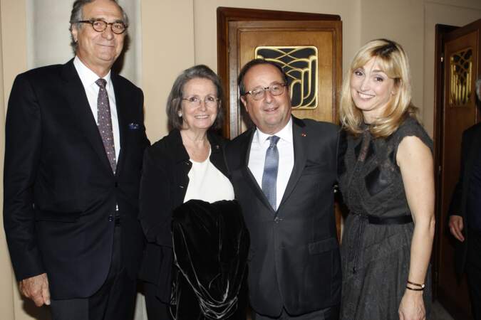François Hollande et Julie Gayet, accompagnés des parents de l'actrice