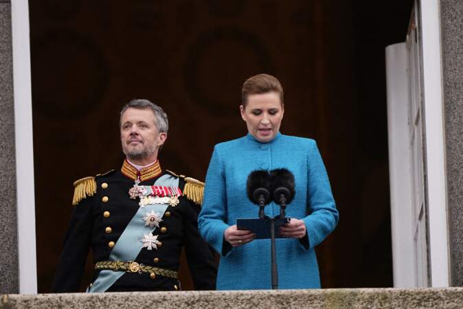 La première ministre danoise, Mette Frederiksen, a proclamé officiellement Frederik, roi de Danemark depuis le balcon du palais de Christiansborg, ce dimanche 14 janvier.