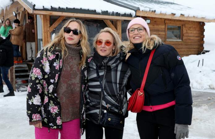 Audrey Lamy, Alexandra Lamy et sa fille Chloé Jouannet sur le circuit sur glace Skoda lors du 27ème Festival International du Film de Comédie de l'Alpe d'Huez le 19 janvier 2024.