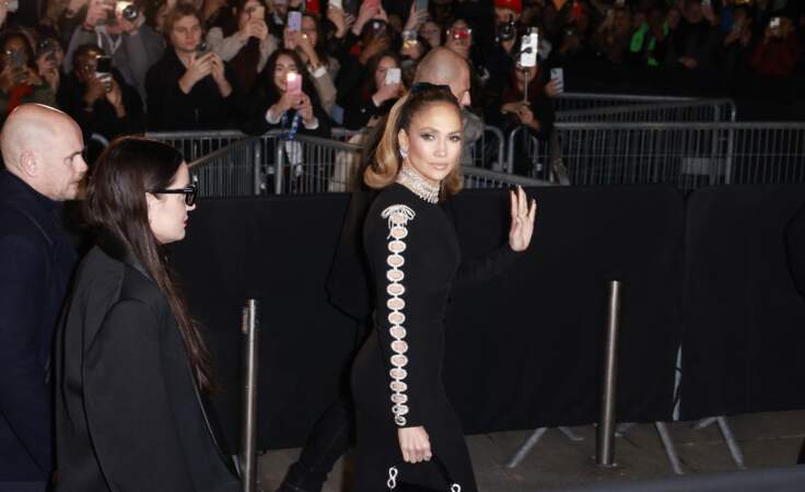 Jennifer Lopez au défilé Valentino Haute-Couture printemps-été 2024 
