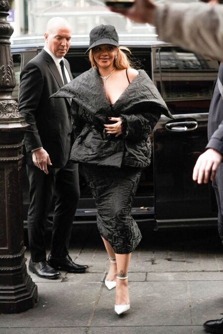 Rihanna au défilé Dior Haute Couture Printemps/Été 2024 lors de la Fashion Week de Paris 