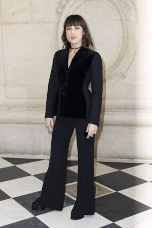 Juliette Armanet au défilé Dior Haute Couture Printemps/Été 2024 lors de la Fashion Week de Paris 
