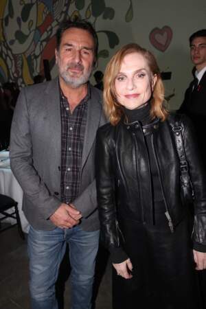 Gilles Lellouche et Isabelle Huppert au diner de la mode en faveur du Sidaction lors de la fashion week de Paris
