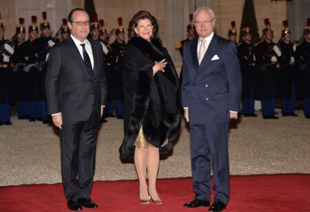 Le soir même, un grand dîner d'État en l'honneur du couple royal a été organisé par l'Élysée