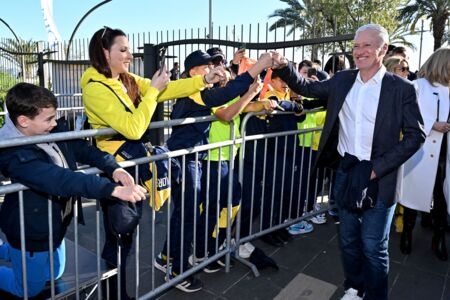 Didier Deschamps a salué la foule lors de la clôture de l’édition 2024 de la 35ᵉ Opération Pièces Jaunes à Nice, ce vendredi 2 février. 