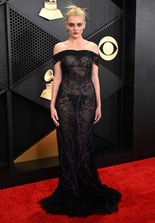 Charlotte Lawrence arrive à la 66ème édition des Grammy Awards à la Crypto.com Arena à Los Angeles