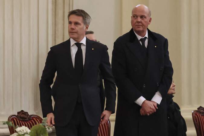 Le prince Emmanuel-Philibert de Savoie et le Prince Serge de Yougoslavie pleurent la perte du prince Victor-Emmanuel de Savoie à l'église Sant'uberto le 9 février 2024 à Turin, Italie