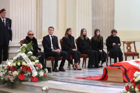 Lors de la veillée funèbre du prince Victor-Emmanuel de Savoie, en l'église de Sant'Uberto à Turin, en présence de sa veuve Marina Ricolfi-Doria, le prince Emmanuel-Philibert de Savoie a rendu hommage à son père