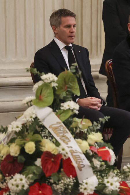 Le prince Emmanuel-Philibert de Savoie a assisté à la veillée funèbre pour son père, le prince Victor-Emmanuel de Savoie le vendredi 9 février en l'église de Sant'Uberto à Turin
