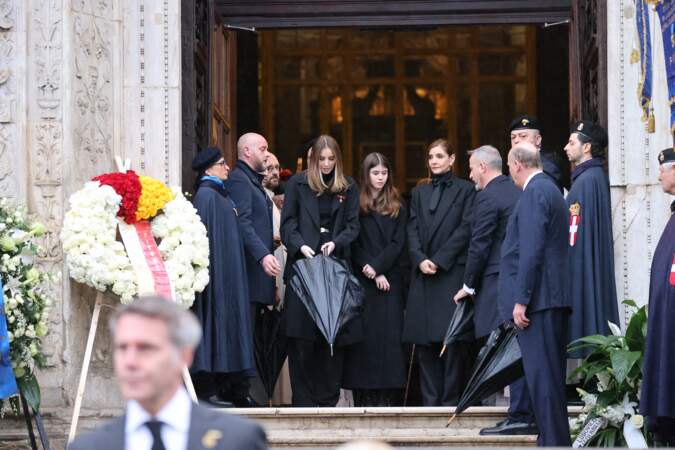 Les princesses Louisa et Vittoria de Savoie avec leur mère, la princesse Clotilde Courau de Savoie à la sortie des funérailles du prince Victor Emmanuel de Savoie à la basilique de Superga près de Turin, en Italie. 