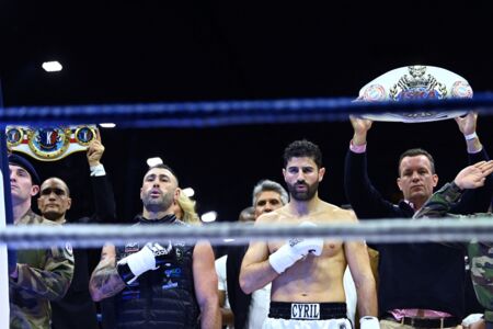 Yohan Lidon a remporté le titre de double champion du monde (WKN et ISKA) face à Cyril Benzaquen au Grand Palais Éphémère à Paris le 8 février.