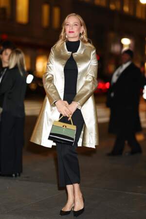 Uma Thurman arrive au défilé Tory Burch, à la bibliothèque publique de New York, lors de la Fashion Week de New York