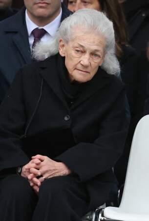 Elisabeth Badinter lors de l'hommage national à son mari, Robert Badinter, devant le ministère de la Justice sur la place Vendôme à Paris.
