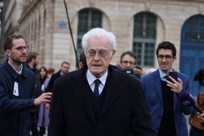 Lionel Jospin lors de l'hommage national à Robert Badinter devant le ministère de la Justice à Paris.
