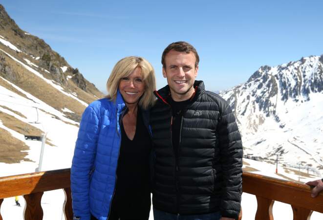 Emmanuel Macron et sa femme Brigitte au ski en 2017, à La Mongie, station des Hautes-Pyrénées 