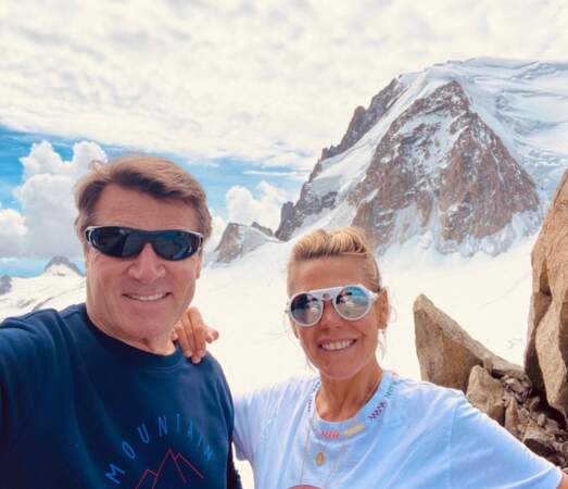 Christian Estrosi et Laura Tenoudji au ski 