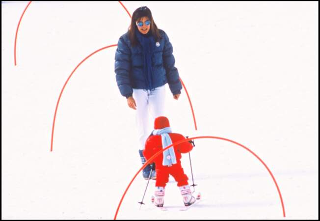 Caroline de Monaco et Charlotte Casiraghi au ski en 1988